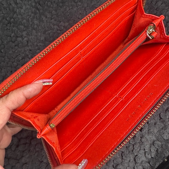 Tory Burch Vibrant Red Leather full size zip wallet - Picture 5 of 9